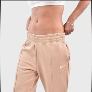 NWT* Nike Loose Fit Mid-rise Joggers